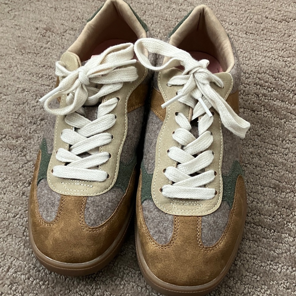 Almost new Blowfish Multicolor Lace-Up Sneakers Size 6.5